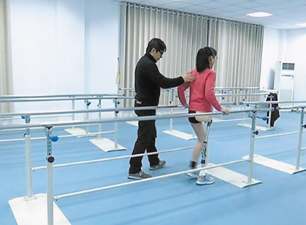 下肢假肢價(jià)格性能穿戴時(shí)注意哪些事項(xiàng)(圖1) 下肢假肢價(jià)格性能穿戴時(shí)注意哪些事項(xiàng)(圖1)